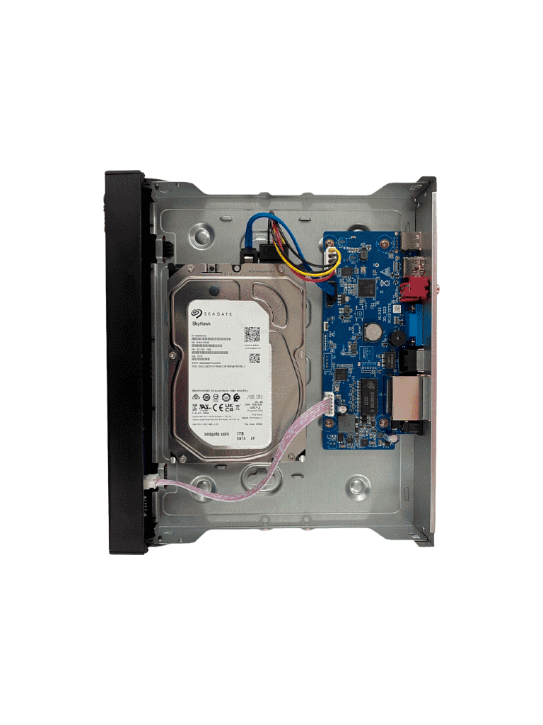 DAHUA KITNVR1104HS-P+4C+4S 1TB- Kit IP de 4 canales con NVR con 4 puertos PoE, 1TB de almacenamiento, y 4 cámaras bullet de 2MP con clasificación IP67. Incluye caja de conexiones PFA12A de policarbonato resistente, ideal para exteriores. #KitDahua