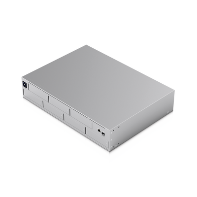 Servidor UniFi UNAS PRO de 2 UR con (7) bahias para HDD/SSD de 2.5/3.5", para almacenamiento de archivos a gran escala / (1) puerto 10G RJ45 / (1) puerto SFP+ 10G